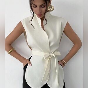 Elegant Cream Sleeveless Top/Vest/Jacket